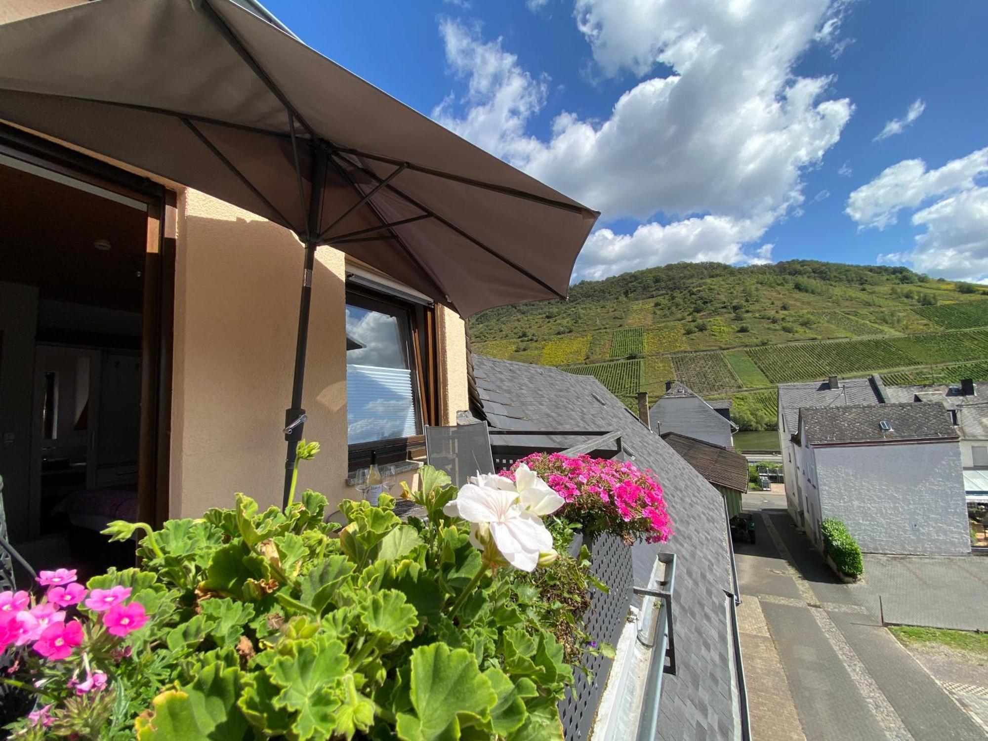 Weingut-Gaestehaus Karl Otto Nalbach Hotel Briedel Buitenkant foto